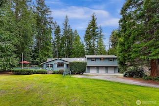 6936 Formerly Ln, Clinton, WA 98236