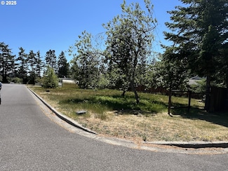0 Tamarack St, Florence, OR 97439