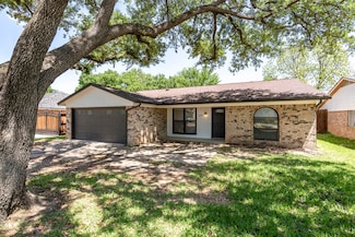 1828 Tracey Cir, Irving, TX 75060