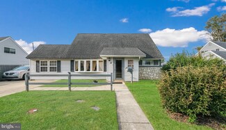 33 Macintosh Rd, Levittown, PA 19056