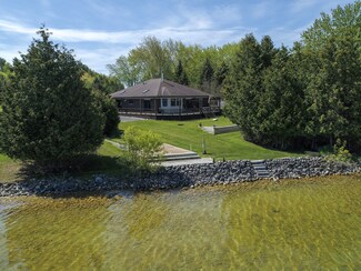 893 Needle Pointe Dr, Cheboygan, MI 49721