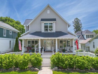 287 W 4th St, Harbor Springs, MI 49740