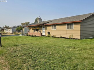 907 SW 12th St, Redmond, OR 97756