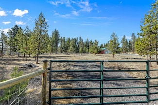 16163 Hawks Lair Rd, La Pine, OR 97739