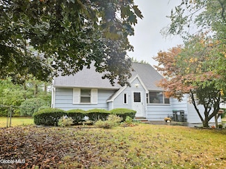 2 Jeffrey Ln, Albany, NY 12211
