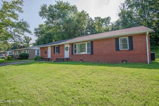 906 Chilhowee St, Harriman, TN 37748