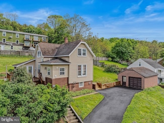 151 S Laurel Ave, Berkeley Springs, WV 25411