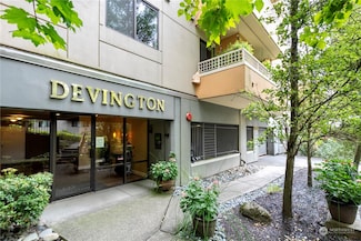 7600 SE 29th St Unit A402, Mercer Island, WA 98040