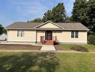 306 S 4th St, Winterset, IA 50273