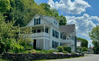 24 High St, Woodstock, VT 05091