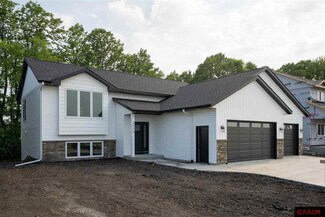 2025 Bluestem Dr, Mankato, MN 56001