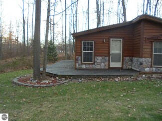 18671 Royena Dr, Marion, MI 49665
