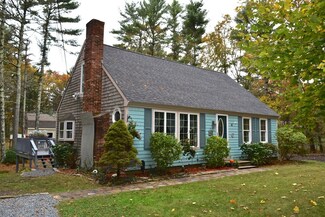 47 Pierce St, Rochester, MA 02770