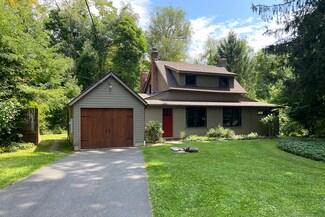 24 White Hollow Rd, Lakeville, CT 06039