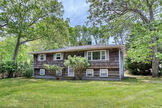 3 Deerfield Dr, Sag Harbor, NY 11963