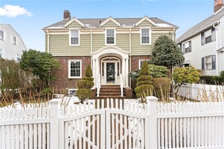 281 Rochambeau Ave, Providence, RI 02906