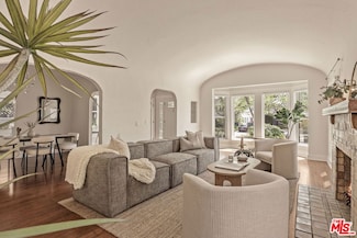 571 N Cahuenga Blvd, Los Angeles, CA 90004