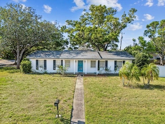 1441 Fairway Dr, Dunedin, FL 34698
