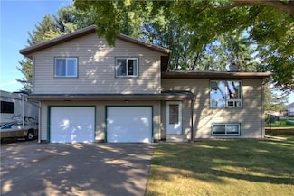 1122 Grissom Dr, Eau Claire, WI 54703