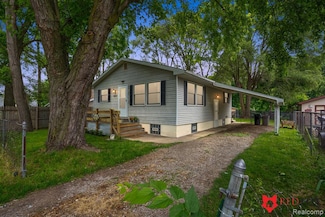 3037 Shaw St, Burton, MI 48529