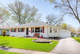 4106 Rose Hedge Dr, Des Moines, IA 50310