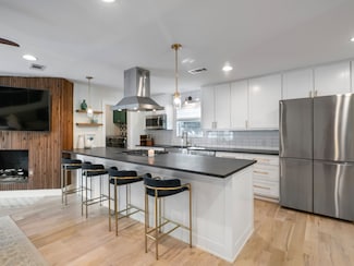 9124 Westglen Dr, Dallas, TX 75228