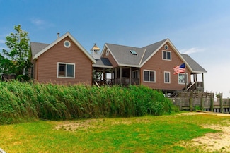 49 Bayview Ave W, Lindenhurst, NY 11757
