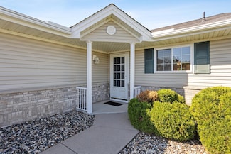 745 Sterling Ct, Saint Paul, MN 55115