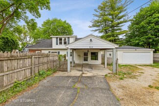 213 E 2nd St, East Dundee, IL 60118