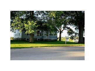 302 Rose Ave, Olin, IA 52320