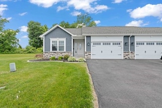 61 Kirkdale Cir, Rochester, NY 14612
