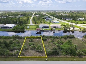 8568 Santa Cruz Dr, Port Charlotte, FL 33981