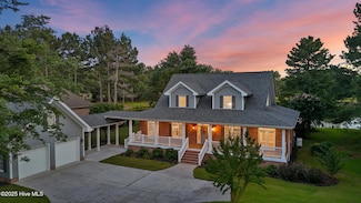 376 Red Fox Run Dr, Wallace, NC 28466