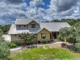 3032 Rolling Oaks Dr, New Braunfels, TX 78132