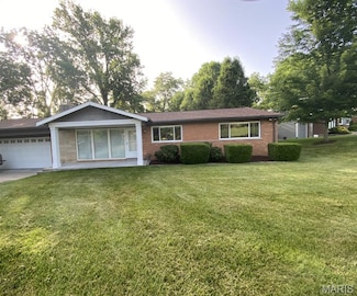 8423 Louwen Dr, Saint Louis, MO 63124