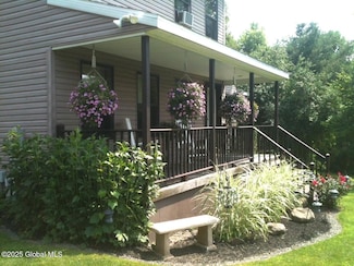 8 Bald Mountain Rd, Troy, NY 12180