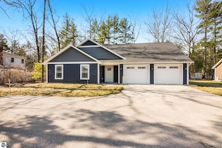 842 Munson Ave, Traverse City, MI 49686