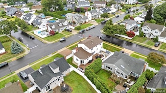 3532 Waverly Ave, Seaford, NY 11783