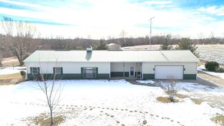 3612 Edgewater Dr, Pekin, IL 61554
