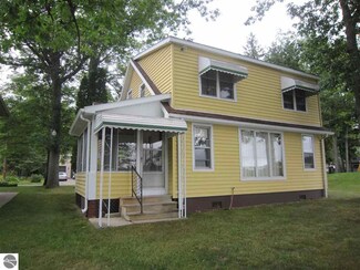 2585 Birch Point Dr, Lupton, MI 48635