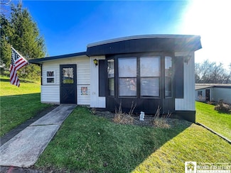 136 7th Greenhurst Village Dr, Ellery, NY 14701