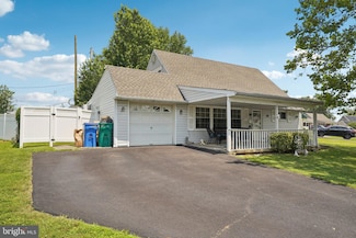 28 Indian Red Rd, Levittown, PA 19057