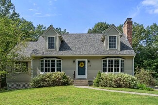 21 Davis Rd, Tyngsboro, MA 01879