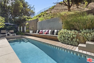 9767 Apricot Ln, Beverly Hills, CA 90210