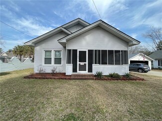 107 E Prospect Ave, Raeford, NC 28376