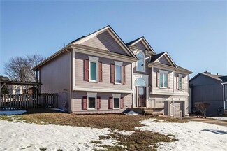 609 White Oak Ln, Liberty, MO 64068