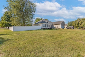637 Loftwood Dr, Bowling Green, KY 42104