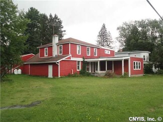 4 Railroad St, Bernhards Bay, NY 13028