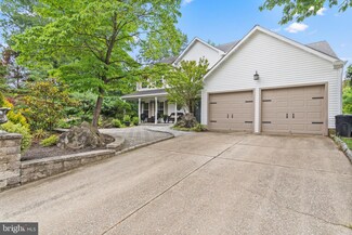 602 Tallowood Ln, Mount Laurel, NJ 08054
