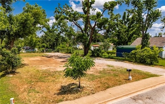 419 W Persimmon St, Rogers, AR 72756